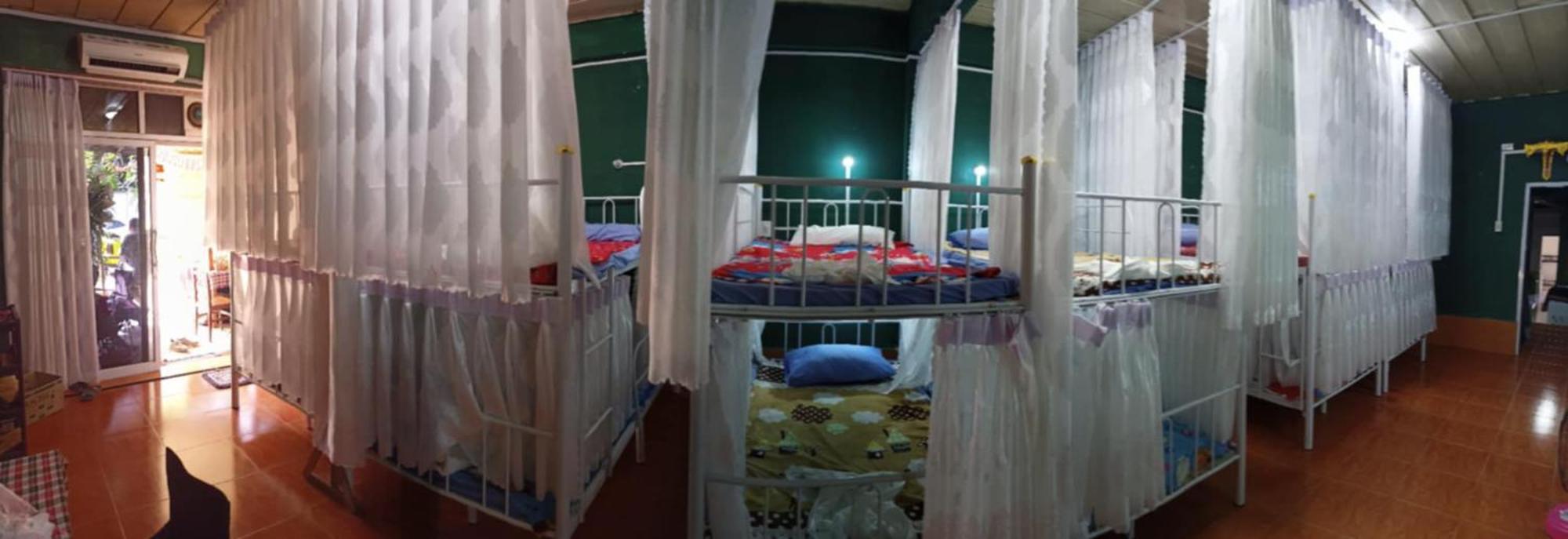 Hostel Neva Paris Pakxé Exteriör bild